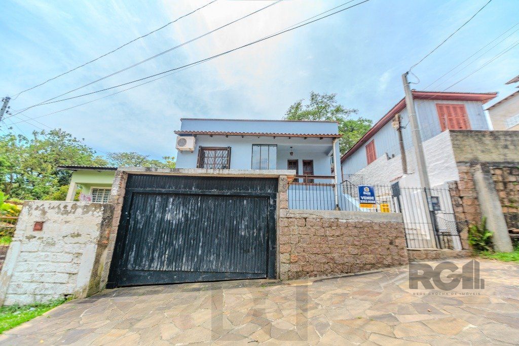 Casa 253m², 3 suítes, pátio, churrasqueira e vaga de garagem para 4 carros no bairro Nonoai — foto 35