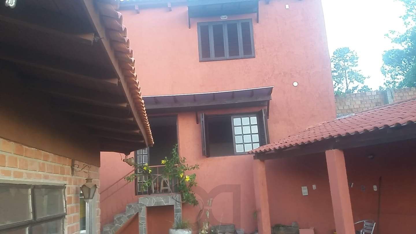 Casa à venda com piscina no bairro Glória, Zona Sul de Porto Alegre – 207m² construídos, pátio amplo e excelente potencial residencial — foto 2