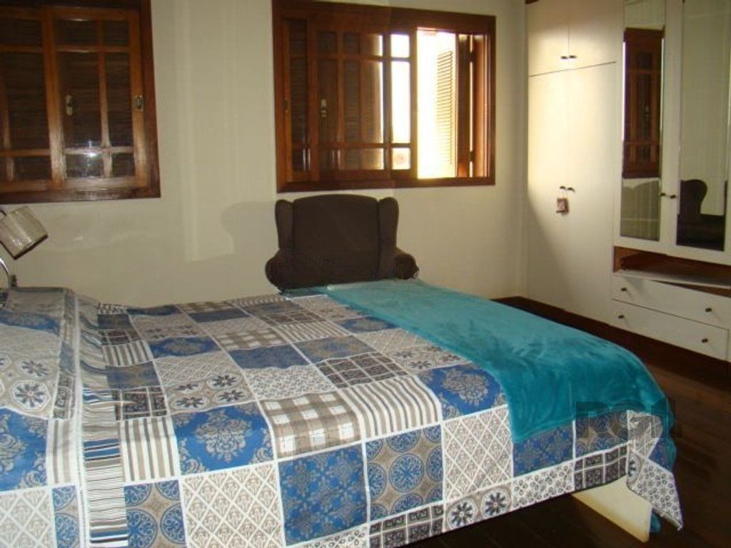 Casa de 370m² - 4 dormitórios, 2 suítes e 4 vagas de garagem no bairro Espírito Santo — foto 14