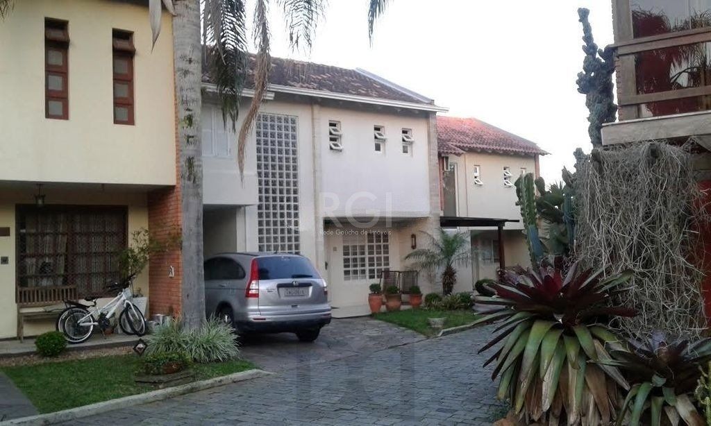 Excelente casa em condominío de 350m² com 03 dormitórios sendo 02 suítes. — foto 1