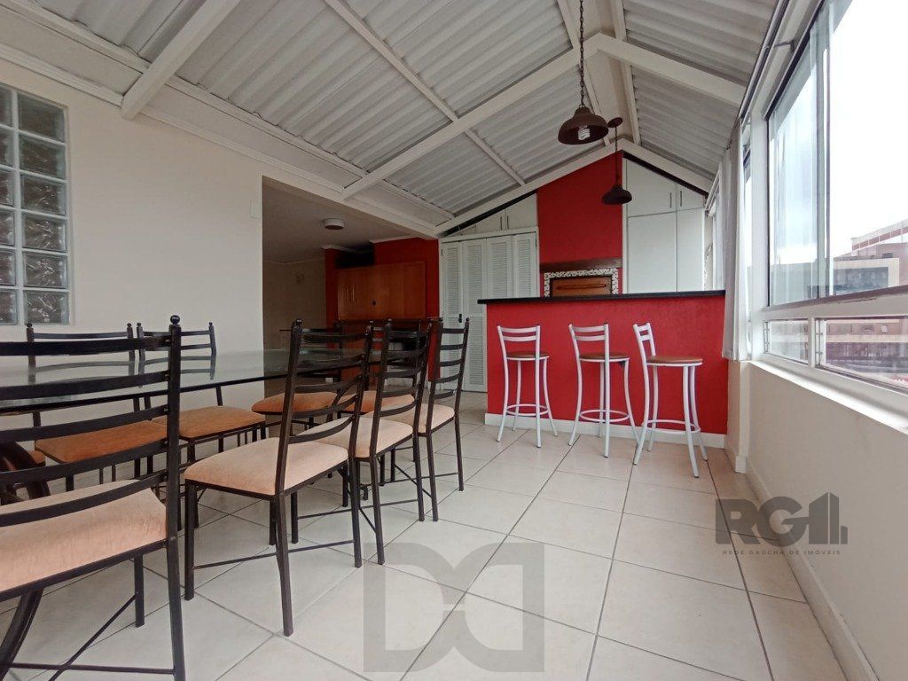 Duplex 2 dormitórios 1 vaga coberta em frente ao parque marinha do Brasil no Praia de Belas — foto 1