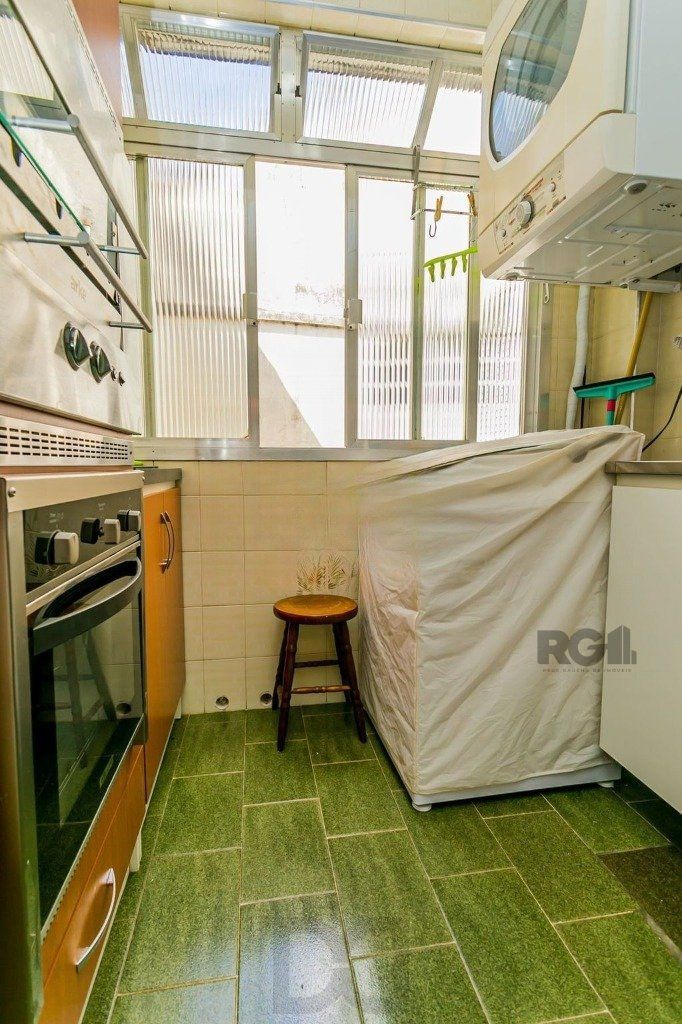 Apartamento 2 dormigtórios à venda Rua Teixeira de Freitas, Santo Antônio - Porto Alegre — foto 4