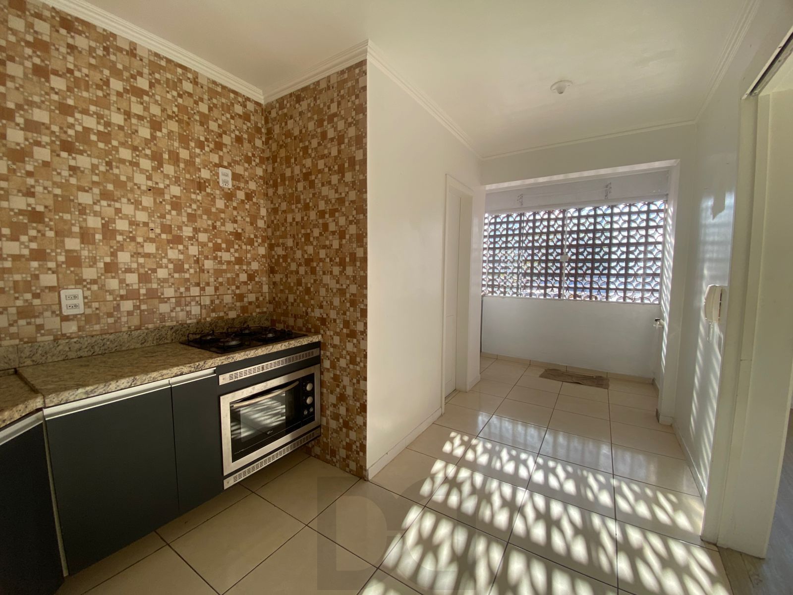 Apartamento 2 Dormitórios com Garagem Coberta à Venda no Bairro Teresópolis – Amplo, Arejado e de Frente, 67m2 — foto 5