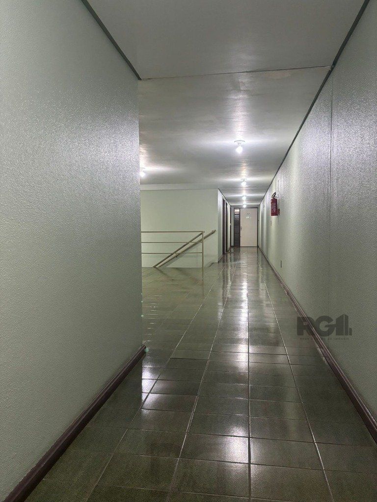 Sala comercial 64,23m², 1 banheiro no bairro Azenha — foto 8