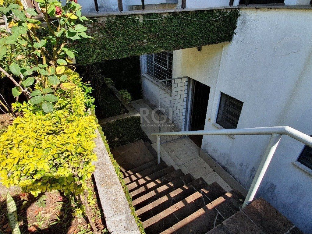 Casa de 333m² com 4 dormitórios, pátio com piscina, espaço gourmet com churrasqueira e 4 vaga de garagem no bairro Passo da Areia — foto 32