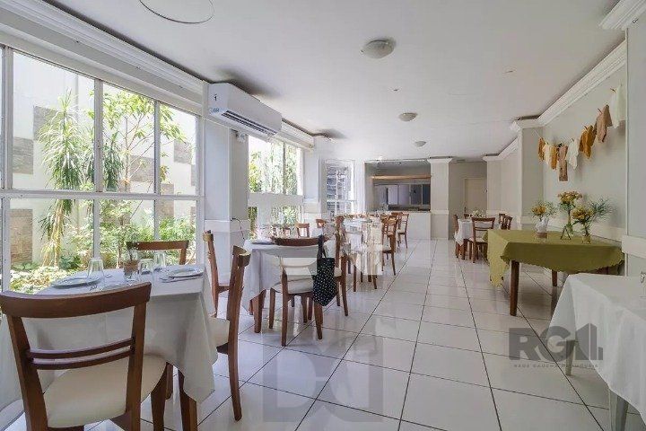 Apartamento com 2 dormitórios reversível para 3, e condomínio com portaria 24h, salão de festas, quadra e playground. Próximo à Orla e BarraShopping. — foto 16