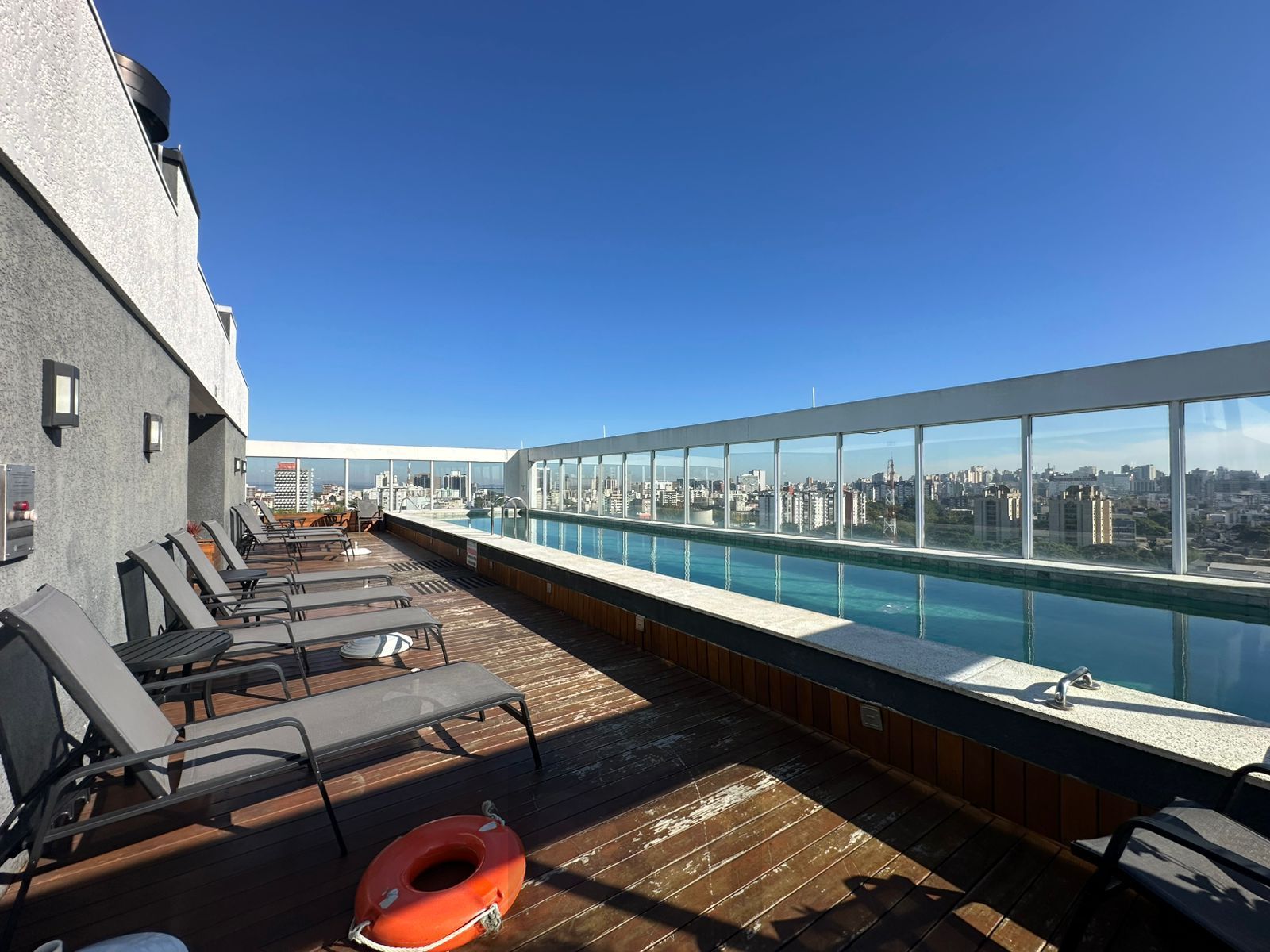 Apartamento Mobiliado e Reformado com Closet, Churrasqueira e Infraestrutura Completa no Centro de Porto Alegre — foto 24