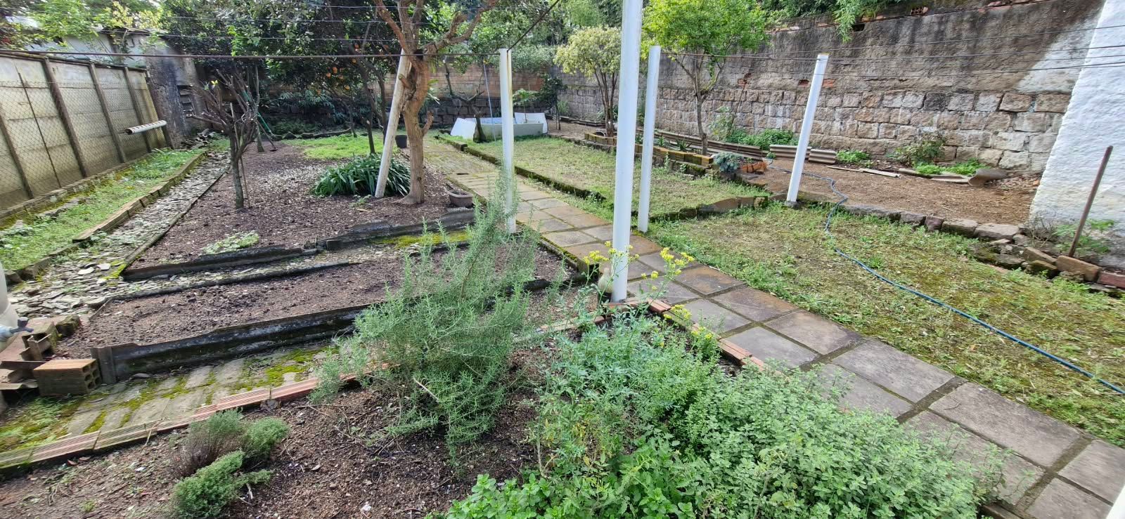 2 Casas no mesmo terreno, 2 dormitórios cada, 2 garagem, ensolarada, rua calma e arborizada — foto 20
