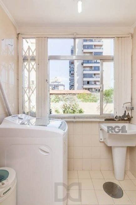Apartamento 86m² - 3 dormitórios, 2 banheiros, 1 vaga no bairro Petrópolis — foto 13