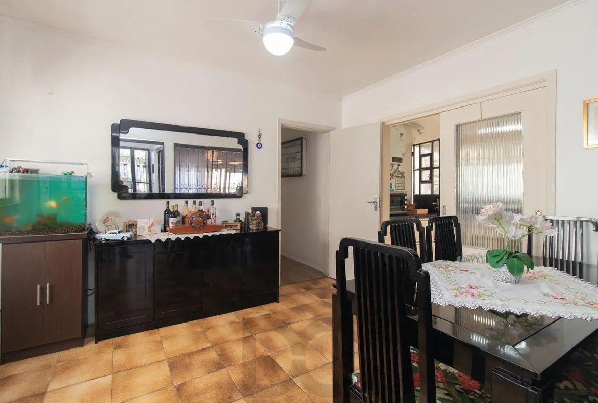 Casa com 4 dormitórios e energia solar no bairro Nonoai. — foto 6