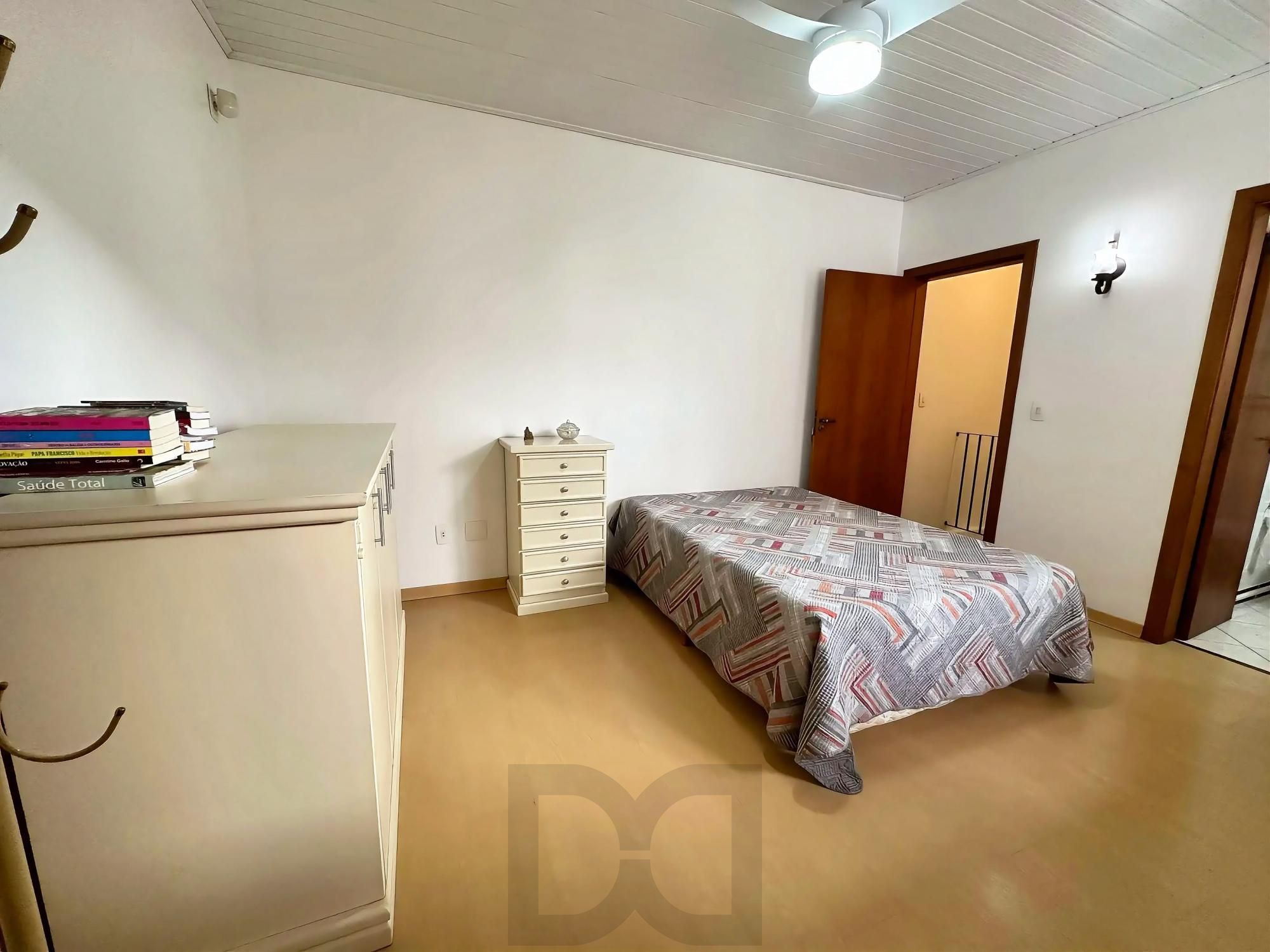 Casa com 4 dormitórios e 309m² à venda em Floresta, Porto Alegre. — foto 10