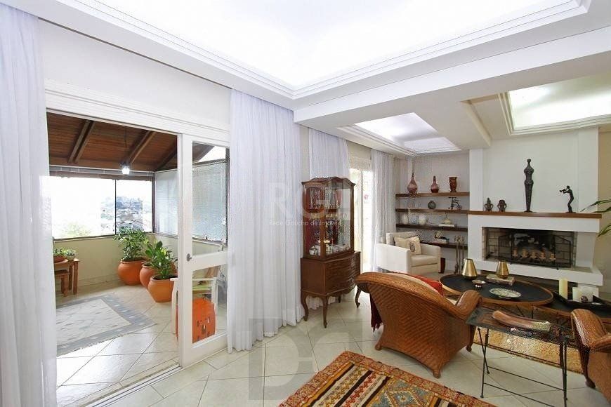 EXCELENTE CASA COM 4 DORMITÓRIOS, 6 VAGAS DE GARAGEM E VISTA PANORÂMICA. — foto 9