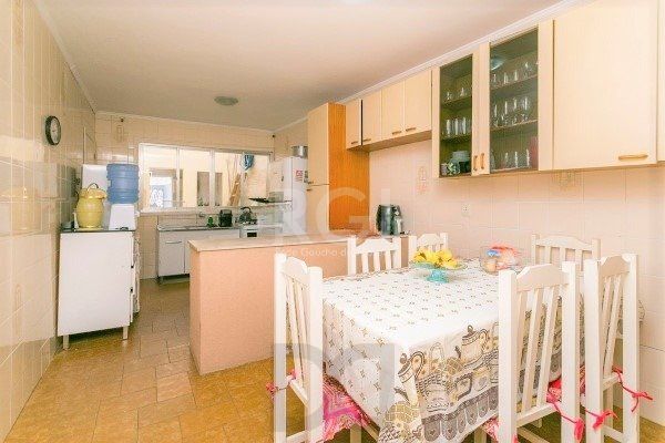 Casa para Venda - 238.35m², 4 dormitórios, sendo 1 suites, 2 vagas - Nonoai — foto 18