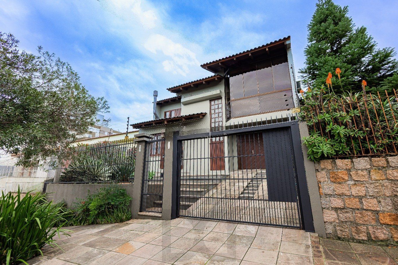 Casa de 4 dormitórios e 208m² à venda no Bairro Jardim Botânico, Porto Alegre. — foto 3