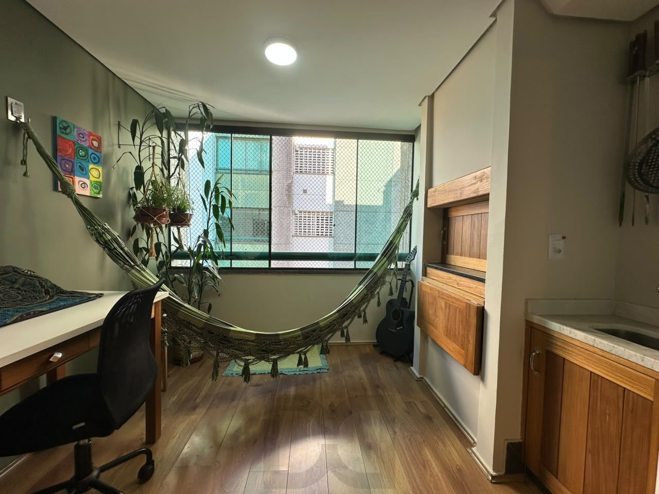 Apartamento 2 dormitórios, com churrasqueira e 1 vaga no bairro Teresópolis em Porto Alegre — foto 1