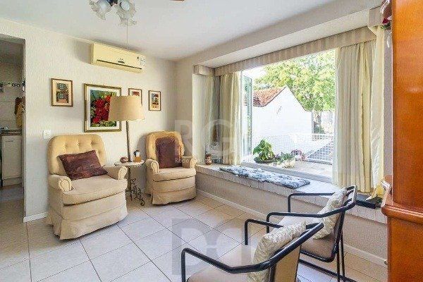 Casa para Venda - 227m², 3 dormitórios, sendo 1 suites, 4 vagas - Azenha — foto 3