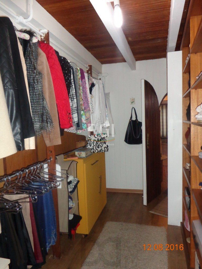 Casa para Venda - 240m², 6 dormitórios, 4 vagas - Teresópolis — foto 13