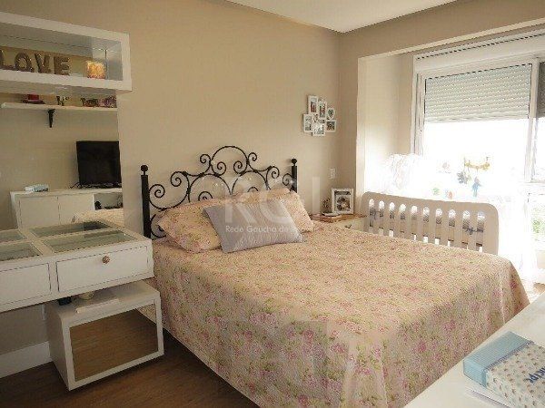 EXCELENTE CASA COM 3 DORMITÓRIOS, 1 SUÍTE E VAGA DE GARAGEM PARA 3 CARROS. — foto 8