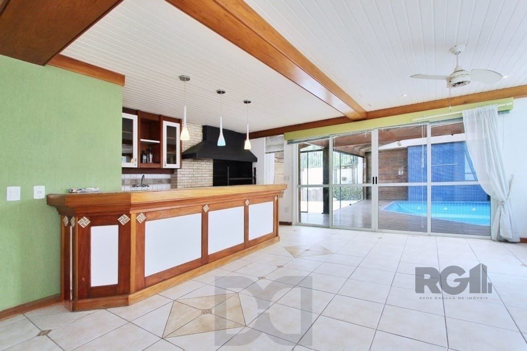 Excelente casa de 324m² com 4 dormitórios e 2 vagas. — foto 1