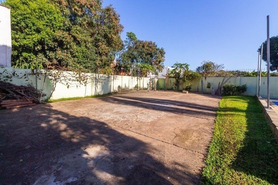 Casa 4 Dormitórios, piscina, bairro Teresópolis — foto 9