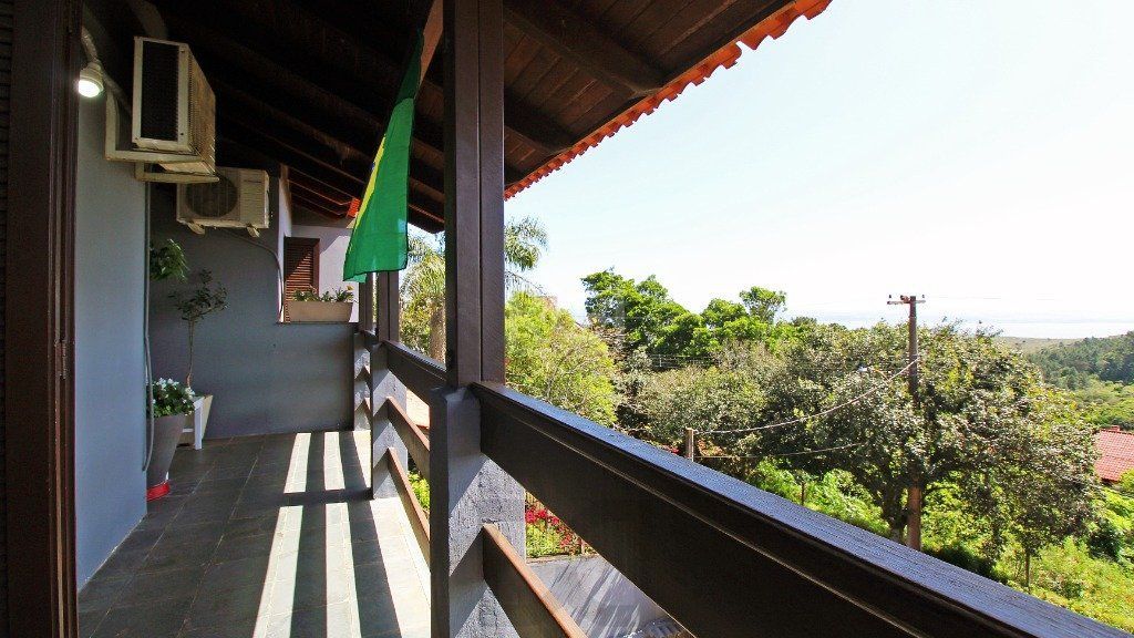Sobrado 3 dormitórios, 1suíte, área gourmet com churrasqueira, piscina. — foto 2
