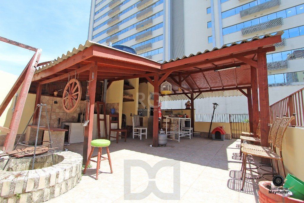 Casa para Venda - 300m², 6 dormitórios, sendo 1 suites, 3 vagas - Menino Deus — foto 15