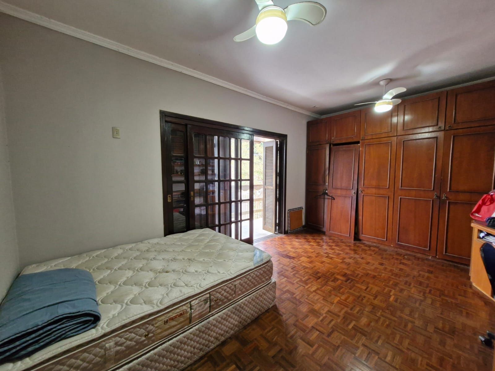 Casa de 3 dormitórios com piscina no bairro Teresópolis. — foto 3