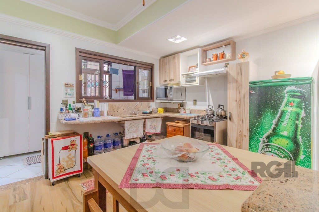 Linda casa de 04 dormitórios com vista livre no Bairro Teresópolis — foto 15