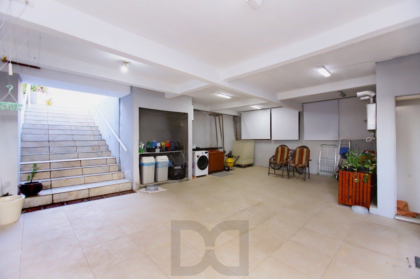 Casa com Edícula nos fundos, total de 5 dormitórios no Bairro gloria. — foto 24
