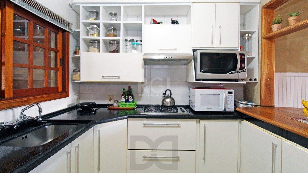 Sobrado 3 dormitórios, 1suíte, área gourmet com churrasqueira, piscina. — foto 16