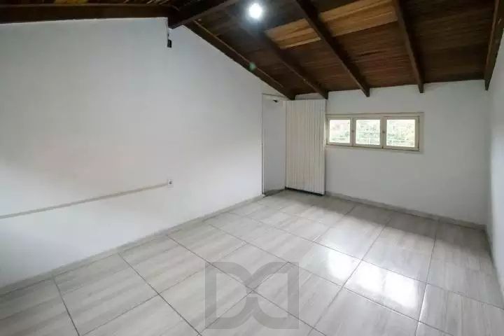 VENDE – AMPLA CASA RESIDENCIAL COM PISCINA E 5 VAGAS — foto 52