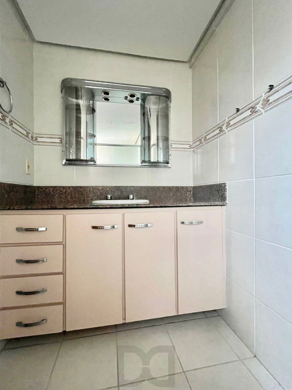Apartamento de 4 dormitórios e 184m² à venda em Menino Deus, Porto Alegre. — foto 20