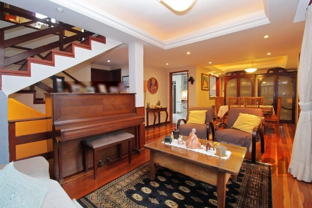 Casa de 275m² - 3 dormitórios e 3 vagas no bairro Coronel Aparício Borges — foto 1