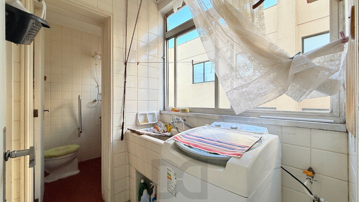 Apartamento de 3 dormitórios à venda no Bairro Petrópolis, Porto Alegre. — foto 16