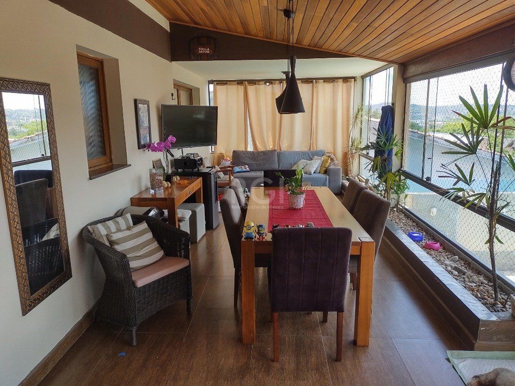 Excelente casa com 03 suíte, espaço gourmet com churrasqueira, living com lareira, pátio com piscina e garagem para 02 carros no bairro Espírito Santo — foto 12