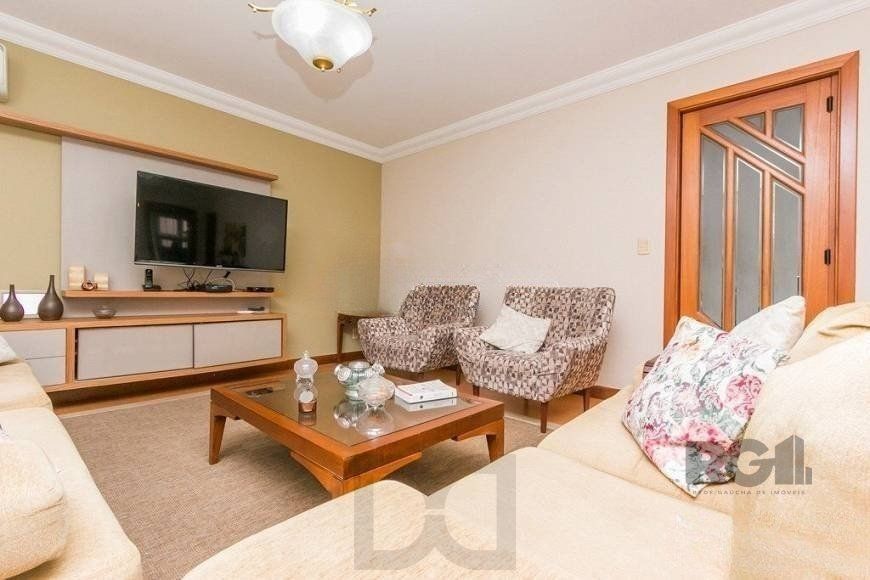 Casa de 380m² - 4 dormitórios, 2 suítes, 4 vagas no bairro Bom Jesus — foto 1