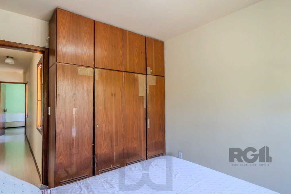 Casa com 4 dormitórios no bairro Gloria — foto 15