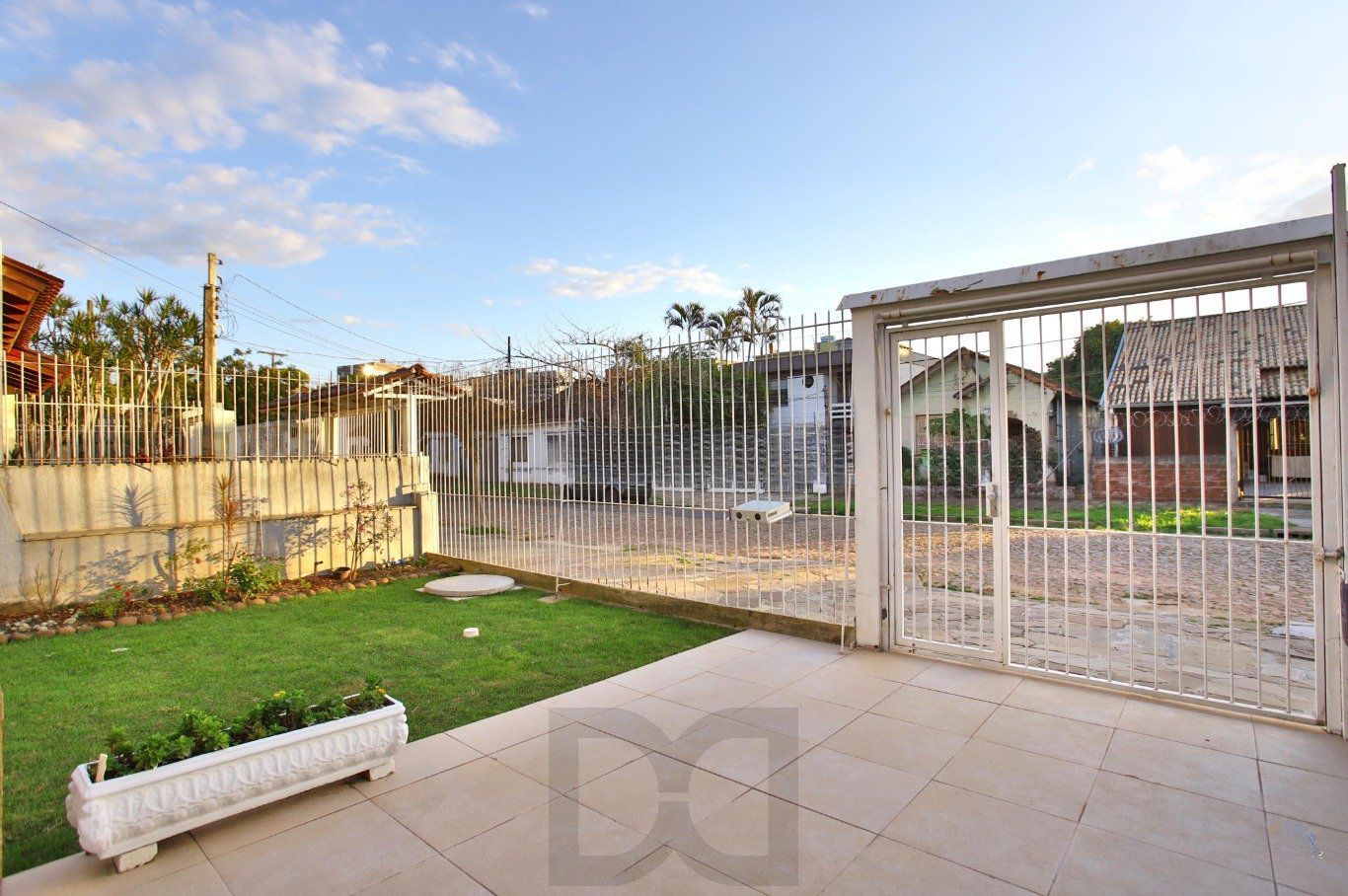 Casa com Edícula nos fundos, total de 5 dormitórios no Bairro gloria. — foto 2