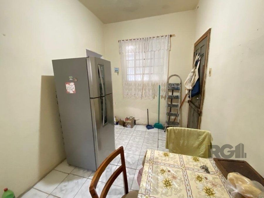 Ampla casa de 180m² com 2 dormitórios e churrasqueira. — foto 5