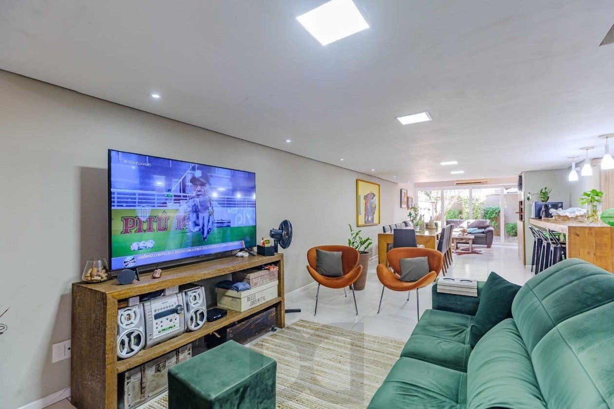 Casa em Condominio, 4 dormi. sendo 2 suítes, churrasqueira, lareira, 2 vagas — foto 2