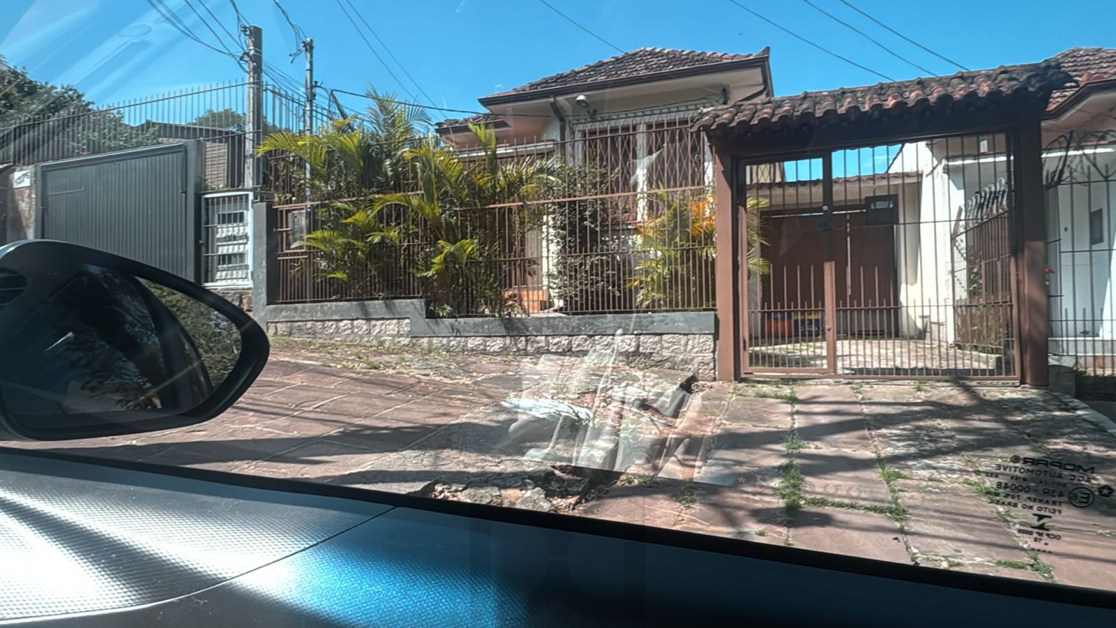 Casa de 03 dormitorios com patio e garagem no bairro Teresopolis — foto 1