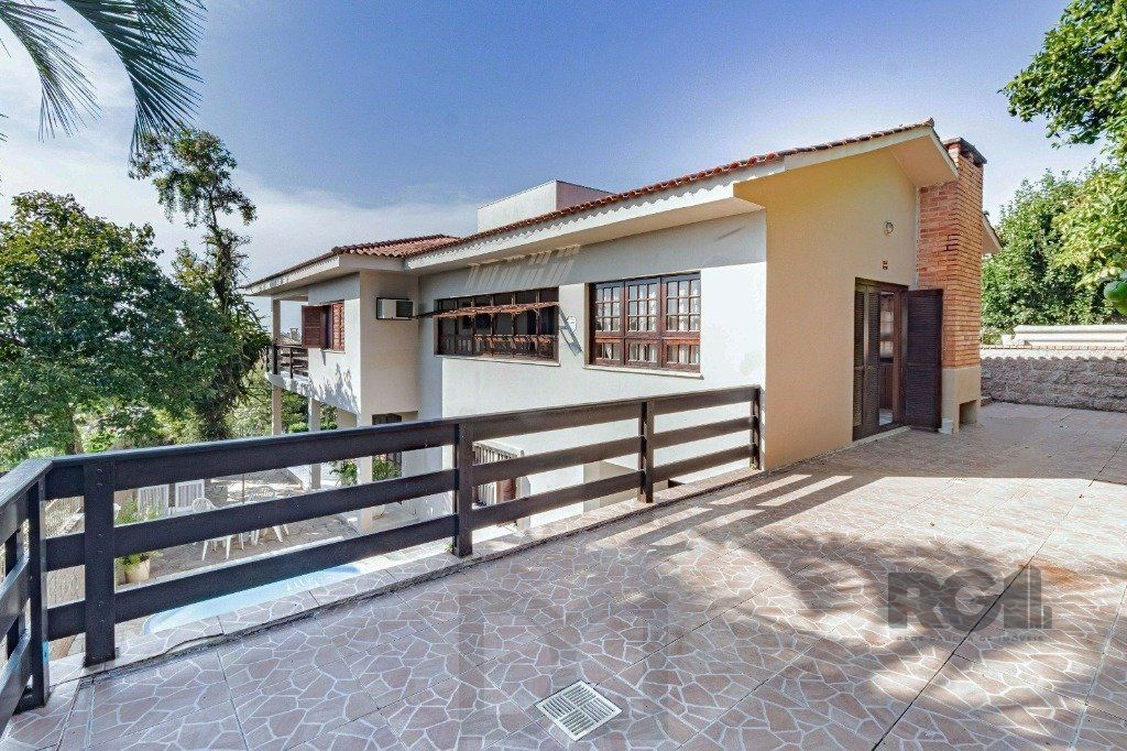 Casa com 267m², 3 dormitórios, 1 vaga no bairro Tristeza — foto 1