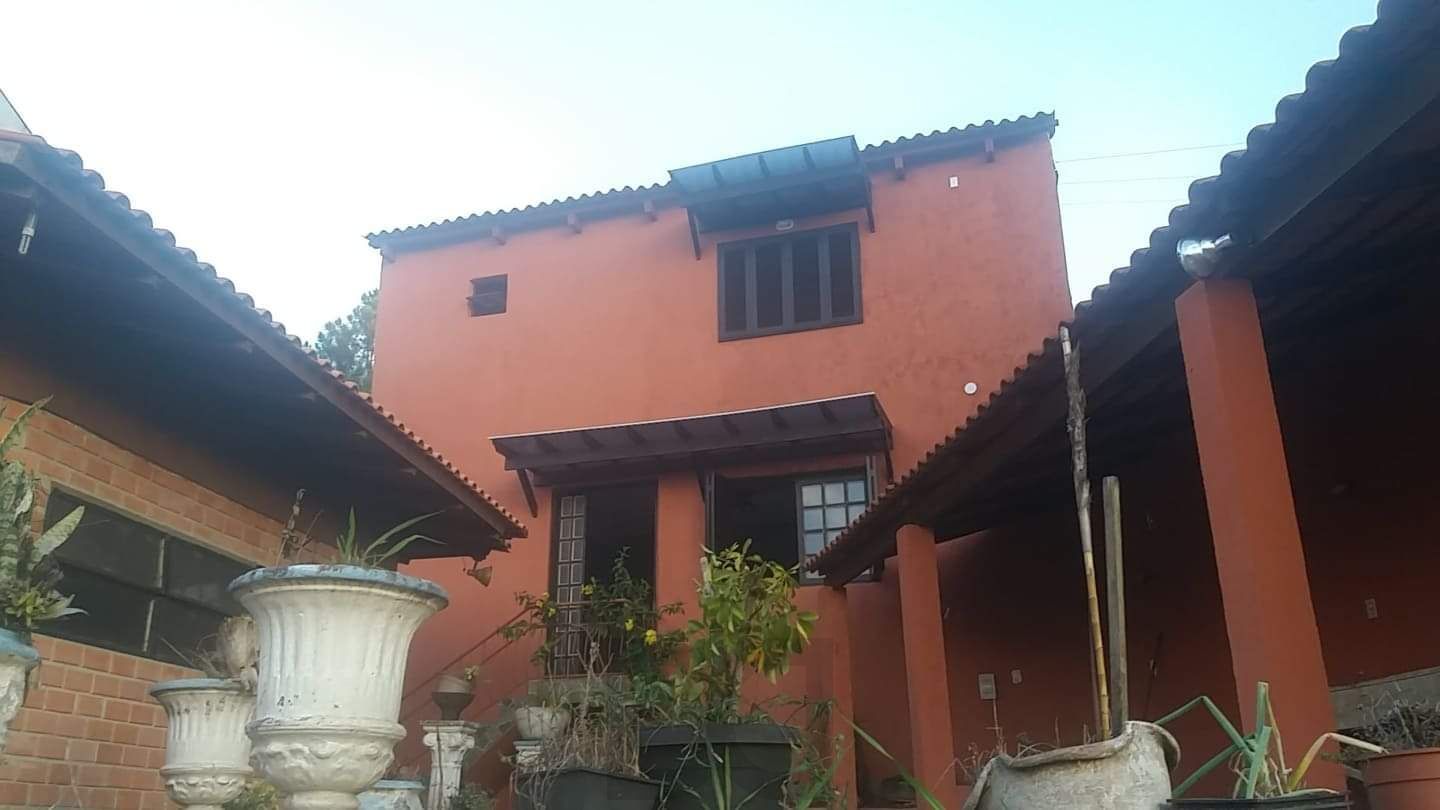 Casa à venda com piscina no bairro Glória, Zona Sul de Porto Alegre – 207m² construídos, pátio amplo e excelente potencial residencial — foto 4