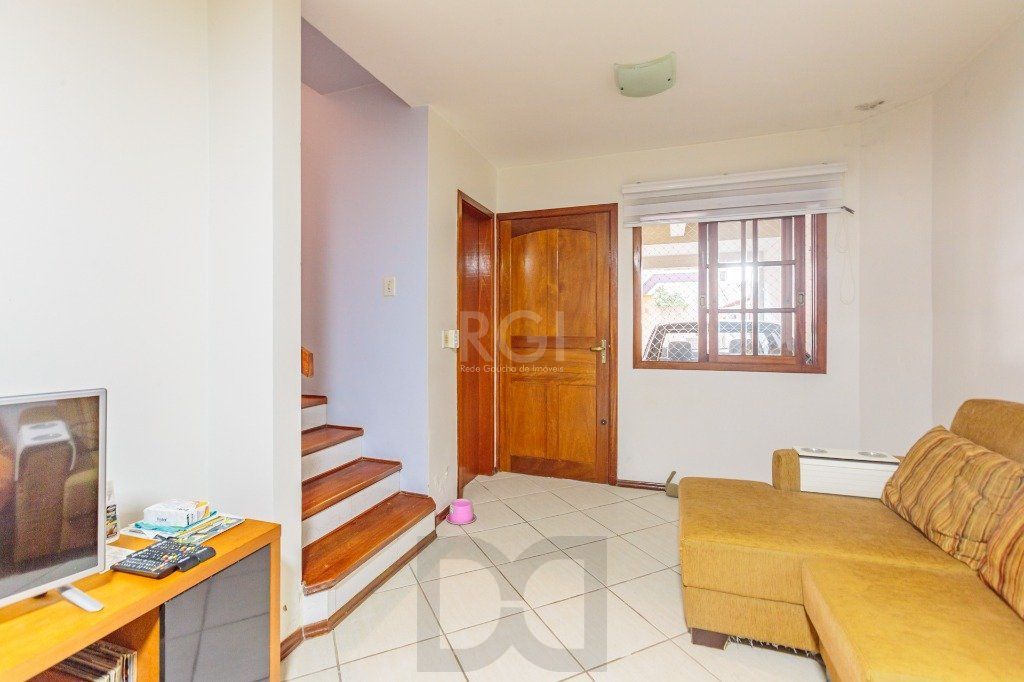 Casa 160m² - 3 dormitórios, 1 suíte, churrasqueira, terraço e 2 vagas de garagem no Guarujá — foto 4