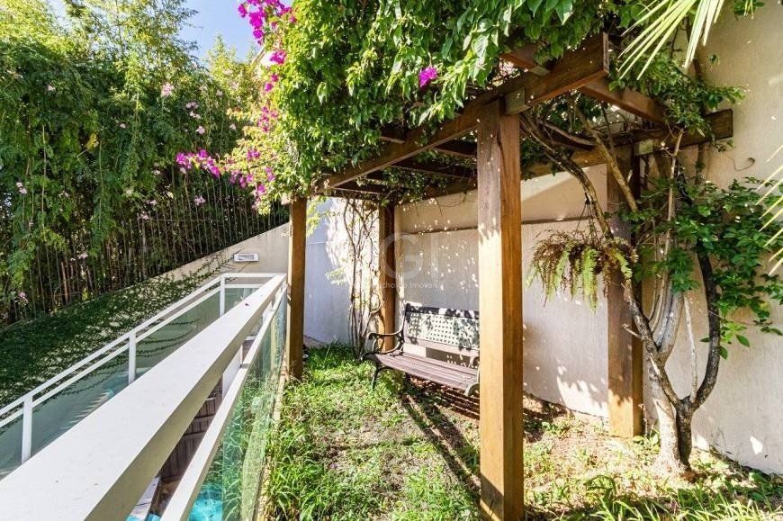 Excelente casa de 264m² com 4 dormitórios no bairro Menino Deus — foto 5