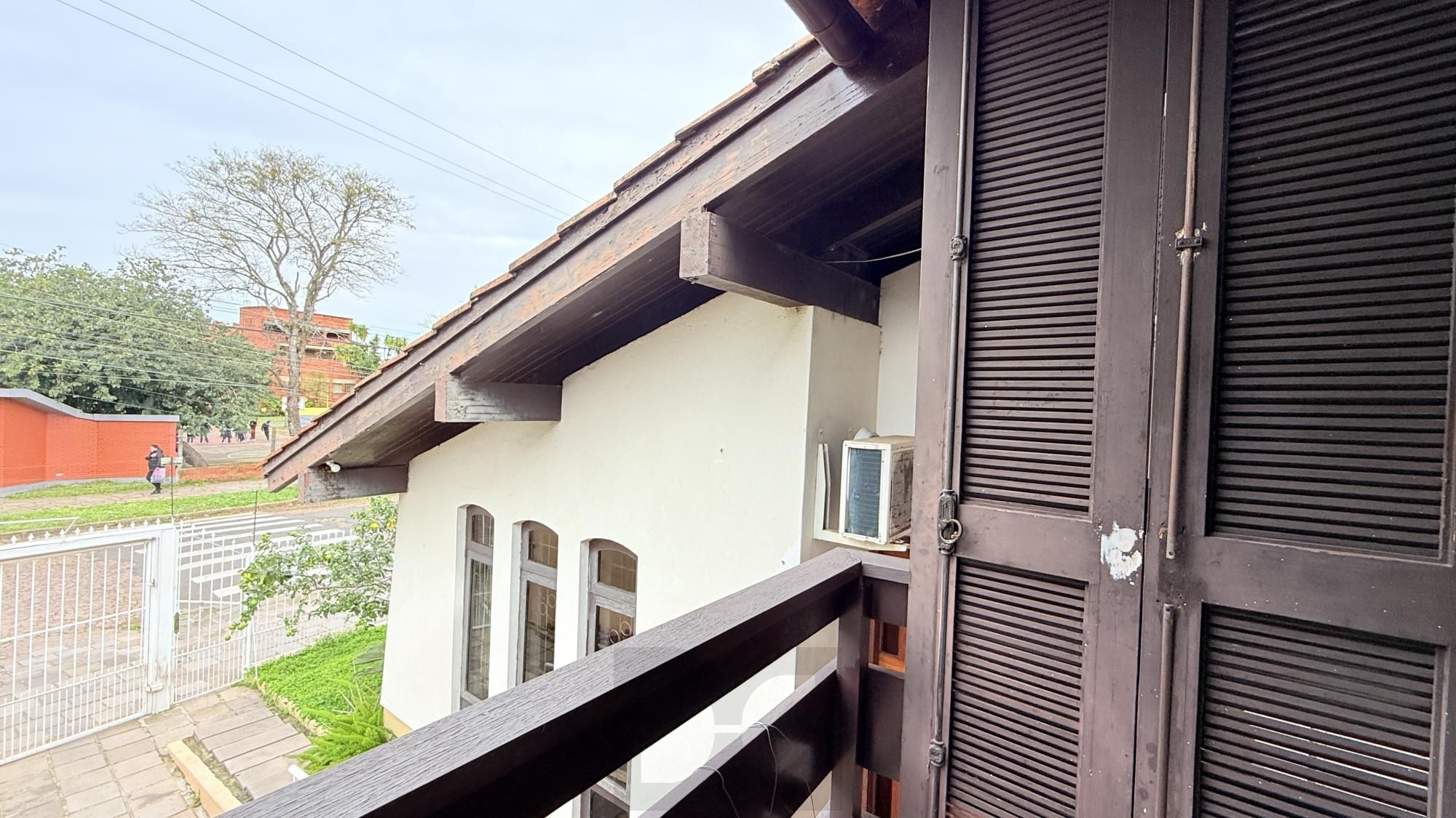 Casa para Venda - 260m², 4 dormitórios, sendo 1 suites, 4 vagas - Nonoai — foto 45