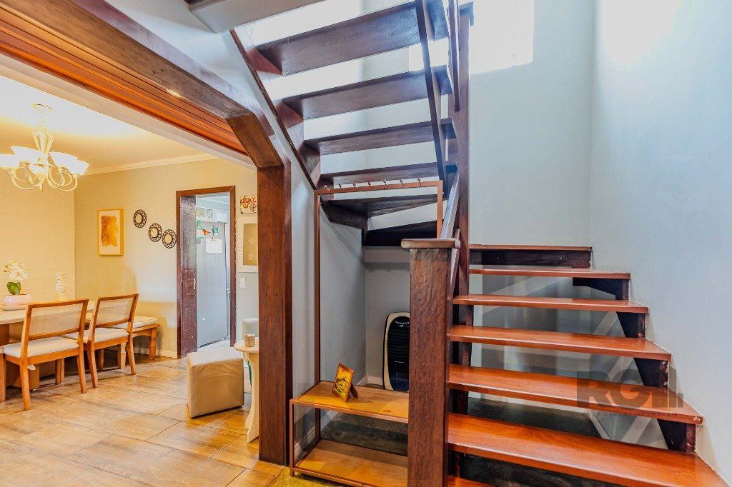 Casa com 234m², 3 dormitórios, 3 vagas no bairro Partenon — foto 8
