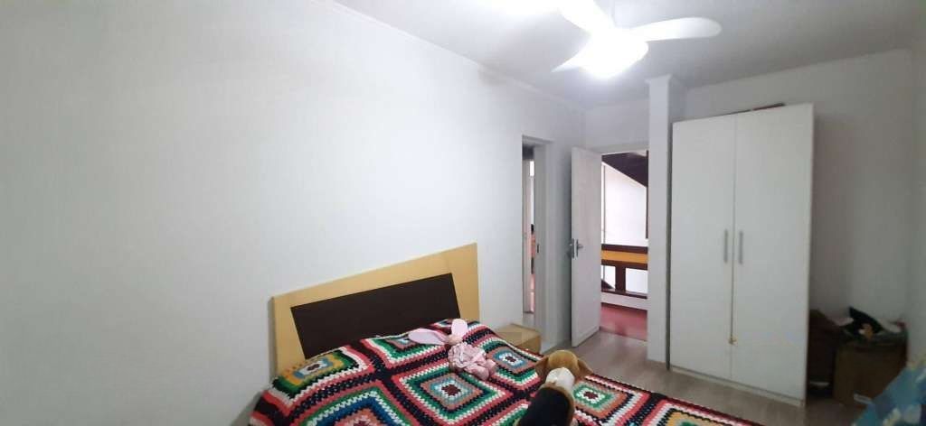 VENDE – AMPLA CASA RESIDENCIAL COM PISCINA E 5 VAGAS — foto 43