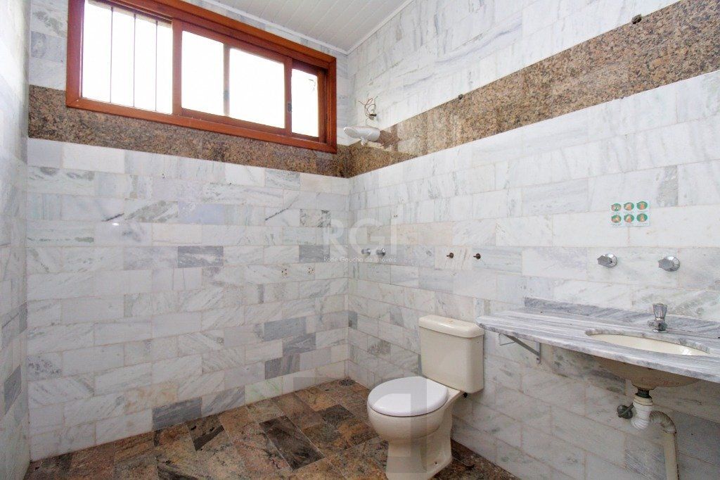 Casa para Venda - 840m², 7 dormitórios, sendo 3 suites, 8 vagas - Medianeira — foto 9