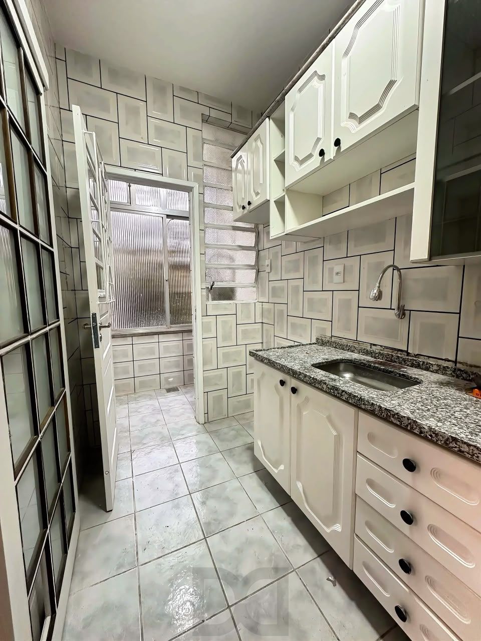 Amplo apartamento 1 dormitório com 57m² de frente no Menino Deus — foto 4